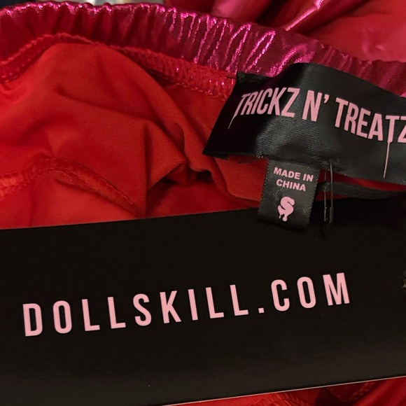 Dolls Kill Trick n’ Treatz 80s Prom Queen Halloween Costume Strapless Dress Sash - Picture 4 of 5